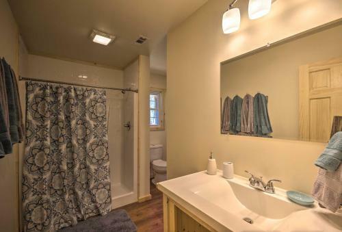 Cozy Bryson City Cabin - 6 Miles To Harrahs!