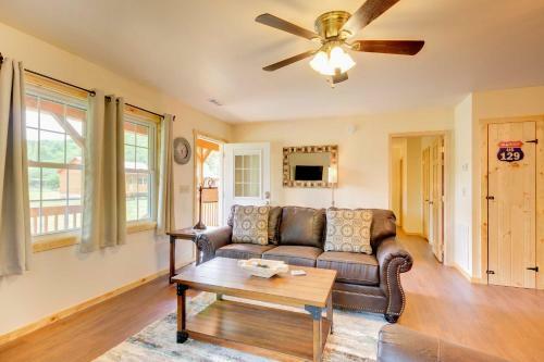 Cozy Bryson City Cabin - 6 Miles To Harrahs!