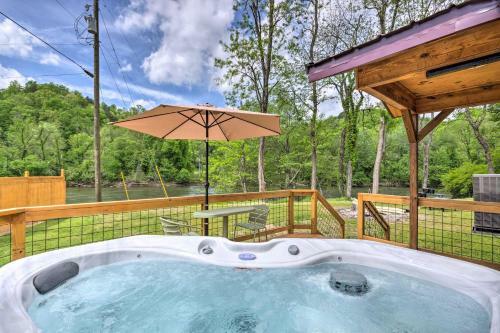 Cozy Cabin On Tuckasegee River - Near Tsali!