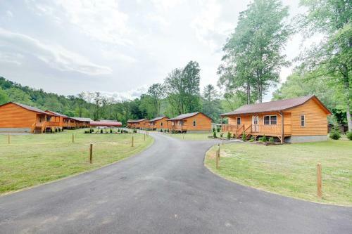 Cozy Cabin On Tuckasegee River - Near Tsali!