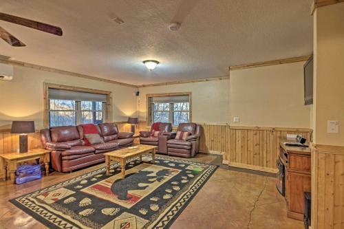 Southern Comfort Cabin With Hot Tub And Pool Table