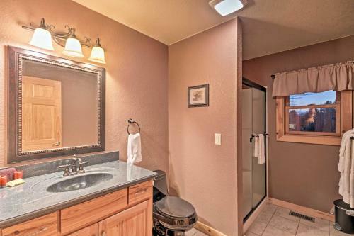 Southern Comfort Cabin With Hot Tub And Pool Table