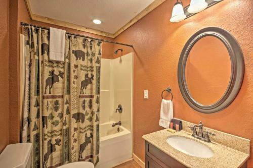 Southern Comfort Cabin With Hot Tub And Pool Table
