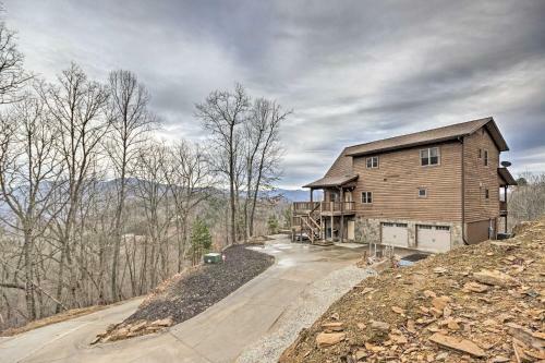 Southern Comfort Cabin With Hot Tub And Pool Table