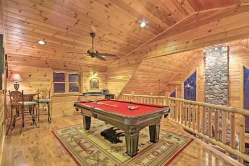 Southern Comfort Cabin With Hot Tub And Pool Table