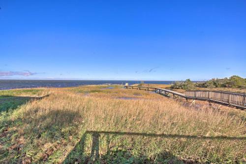 Seaside Cottage With Private Pier - 3 Miles To Beach