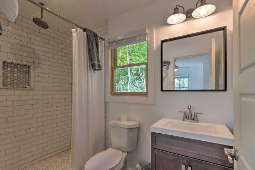 Reclusive Mountaintop Home With Stunning Views!