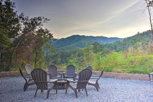 Spacious Mountain Escape Near Mount Mitchell!