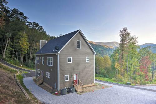 Spacious Mountain Escape Near Mount Mitchell!