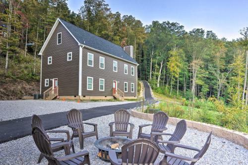 Spacious Mountain Escape Near Mount Mitchell!