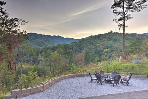 Spacious Mountain Escape Near Mount Mitchell!