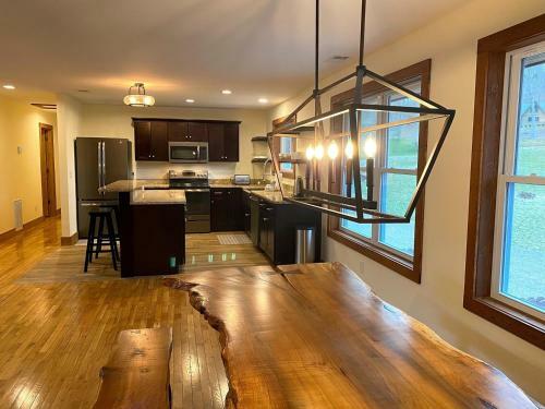 Bear's Den - Papa Bear Home