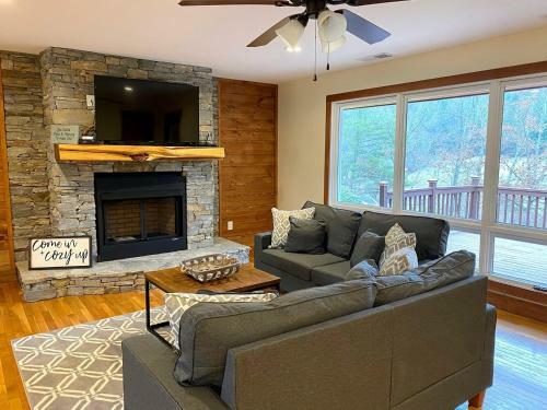 Bear's Den - Papa Bear Home