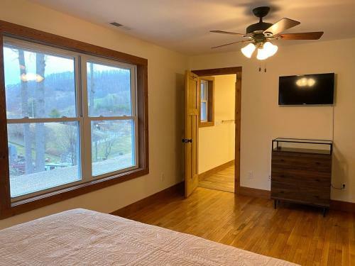 Bear's Den - Papa Bear Home