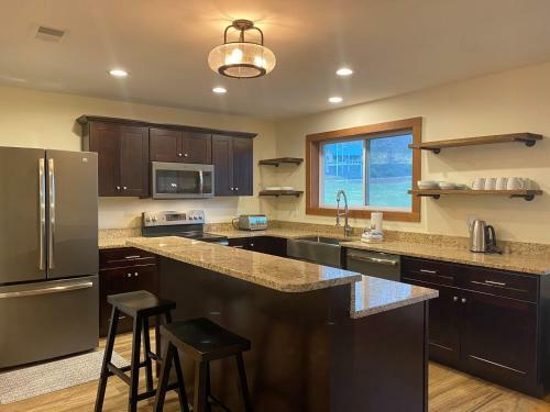 Bear's Den - Papa Bear Home