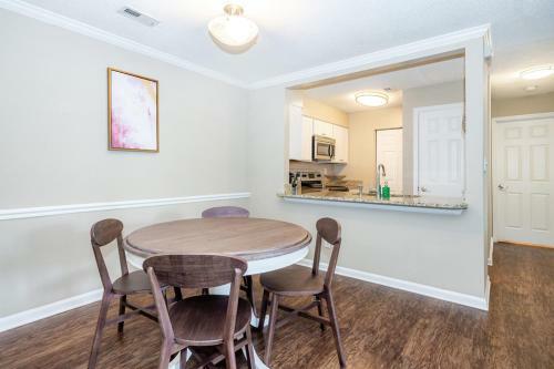 Apartamento Viagem - Charlotte - Bright 2br W/gym+pool+parking