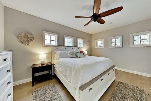 Slowin' Dune - Lavish Getaway Next To Golf & Beach Home