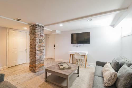 Cool Guest House - Close To Uptown - Walk Everywhere