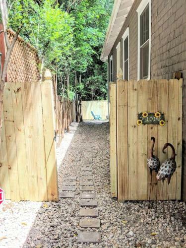 Cool Guest House - Close To Uptown - Walk Everywhere