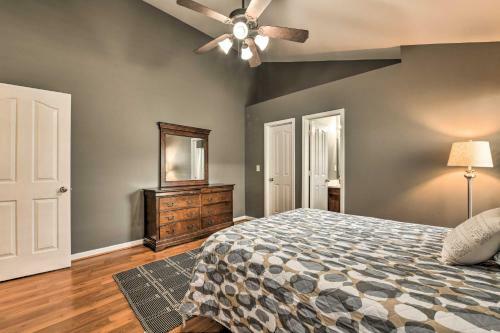 Pet-friendly Retreat With Yard About 8 Mi To Dtwn!