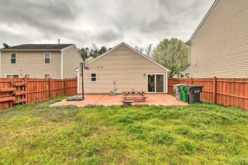 Pet-friendly Retreat With Yard About 8 Mi To Dtwn!