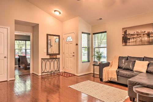 Pet-friendly Retreat With Yard About 8 Mi To Dtwn!