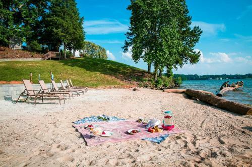 Waterfront Studio With Private Porch #13 At Long Cove Resort