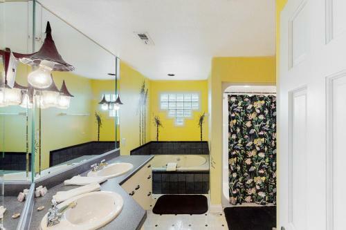 Mango Manor Ms1