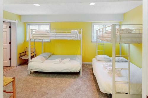 Mango Manor Ms1