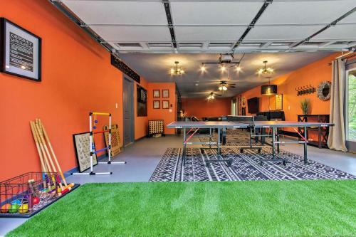 Home With Deck, Swings, Game Rm-8mi To Asheville