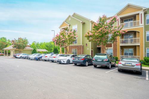 Apartamento Viagem - Durham - Stylish 2br With Patio & Pool