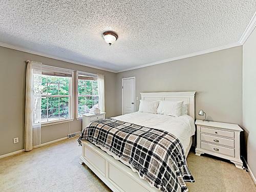 New Listing! Apple Country Retreat With Fire Pit Home