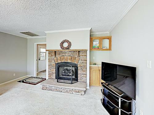 New Listing! Apple Country Retreat With Fire Pit Home