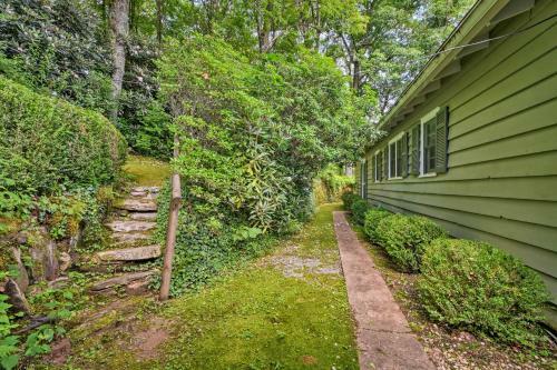 Rolling Acres Highlands Cabin With Fire Pit!