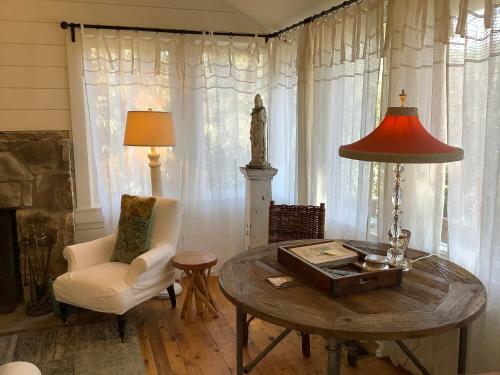 Lower Lake Cottage
