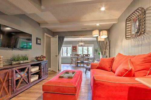 Apartamento Hendersonville Lake Apt With Dock, Deck And View!