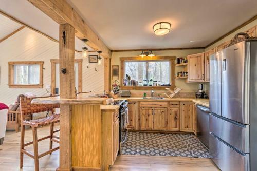 Hendersonville Cabin With Hot Tub And Fire Pit!
