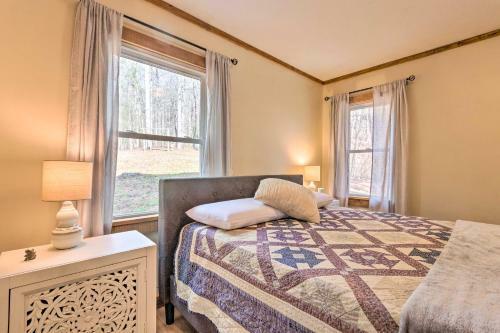 Hendersonville Cabin With Hot Tub And Fire Pit!