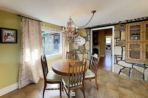 Vintner's Cottage At Burntshirt Vineyards Home