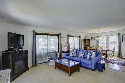 4122 - Blue White Haven