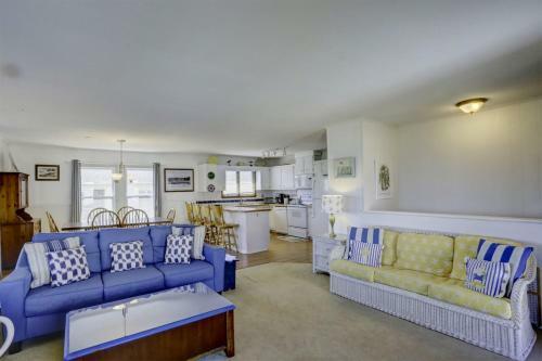 4122 - Blue White Haven
