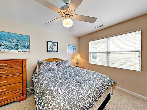 Apartamento New Listing! Pelican Perch - Walk To Beach Home