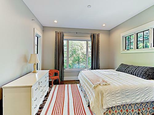 Brand-new Lakefront Retreat With Boathouse Home