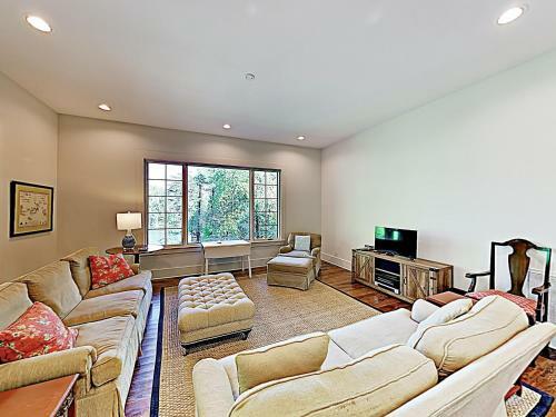 Brand-new Lakefront Retreat With Boathouse Home