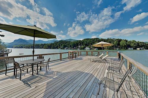 Brand-new Lakefront Retreat With Boathouse Home