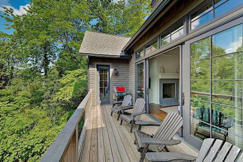 Brand-new Lakefront Retreat With Boathouse Home