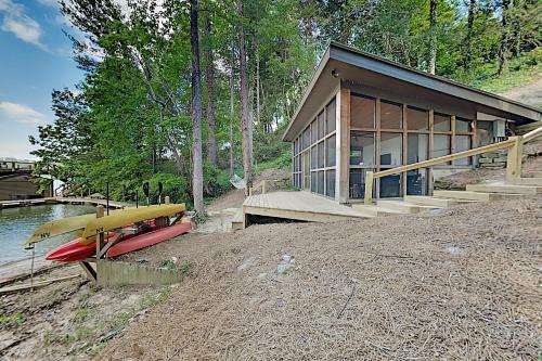 Brand-new Lakefront Retreat With Boathouse Home