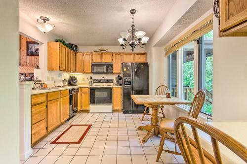 Lake Toxaway Cabin With Fire Pit - 1mi To Marina