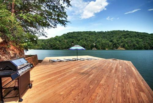 Lake Lure Waterfront At Rumbling Bald With Docks, Views And Use Home