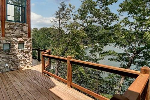 Lake Lure Waterfront At Rumbling Bald With Docks, Views And Use Home